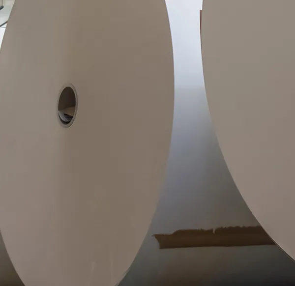 Aplicaciones de la madera de álamo en las industrias papeleras y en las empresas de procesamiento de pulpa de madera